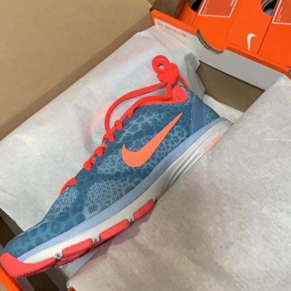 Nike Dual Fusion TR Sneakers - Picture 2 of 5